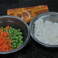 剩食美食家----咖喱鲜蔬炒饭的做法图解1