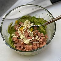 海盐面包配鲜虾牛油果酱的做法图解3