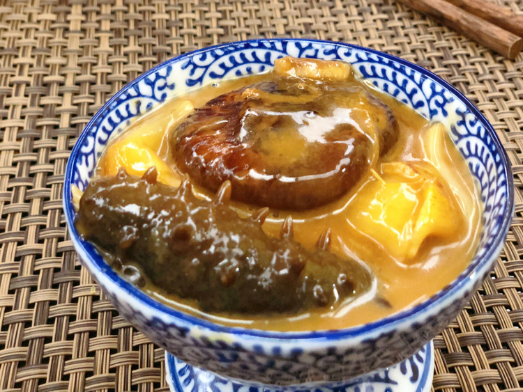 葱香花胶焖海参的做法