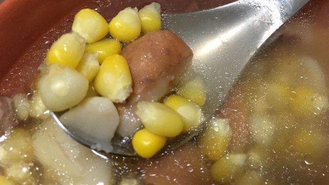玉米菱角排骨汤的做法