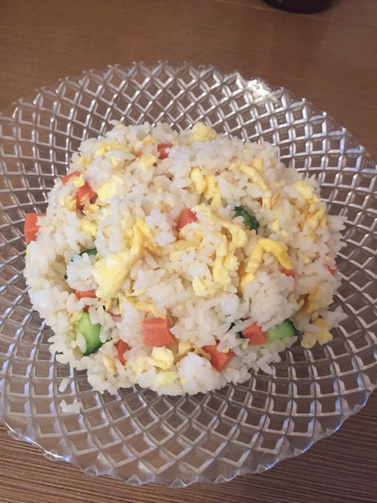 黄瓜火腿蛋炒饭的做法图解1