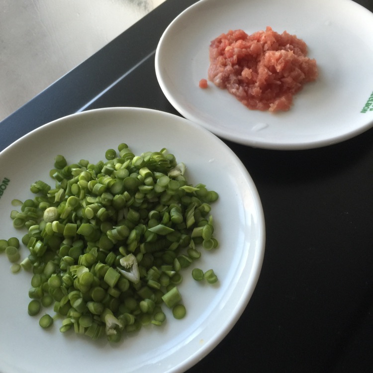 里脊肉炒炒蒜苔的做法图解3