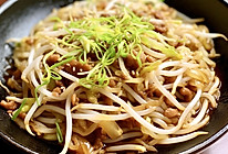 这道豆芽炒牛肉真的香得嘞的做法