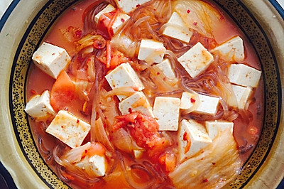 辣白菜豆腐红薯粉汤