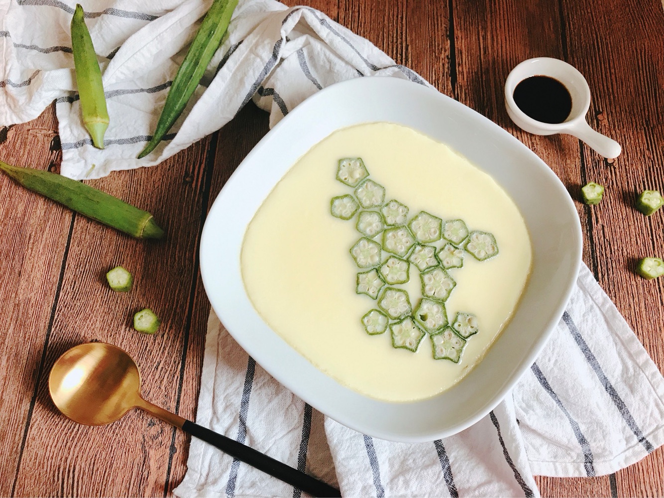 Steamed egg with smooth, Kwai and okra, healthy, quick, thin, nutritious egg soup