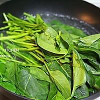 菠菜鸡蛋糕的做法图解2