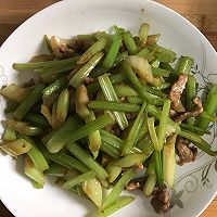 芹菜炒肉丝的做法图解13