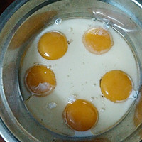 戚风蛋糕的做法图解3