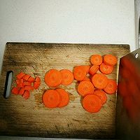 咖喱胡萝卜汤面的做法图解1