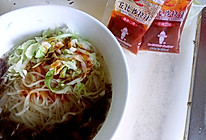 快手早餐——朝鲜面#丘比沙拉汁#的做法