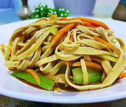 芹菜炒干丝的做法