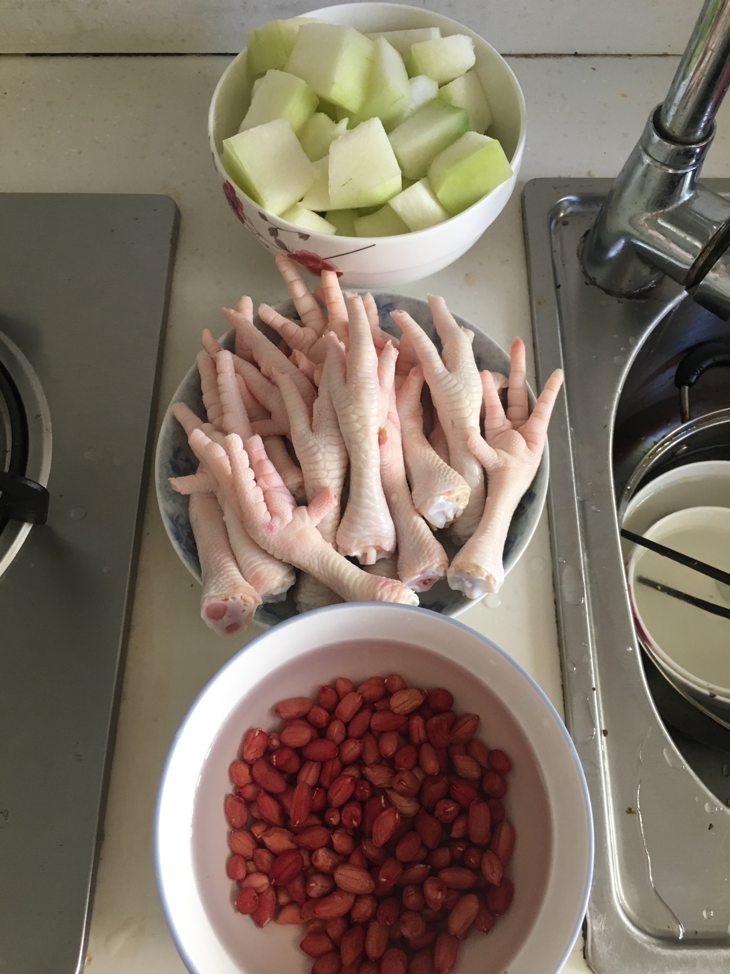 冬瓜花生炖鸡爪怎么做 冬瓜花生炖鸡爪的做法 豆果美食