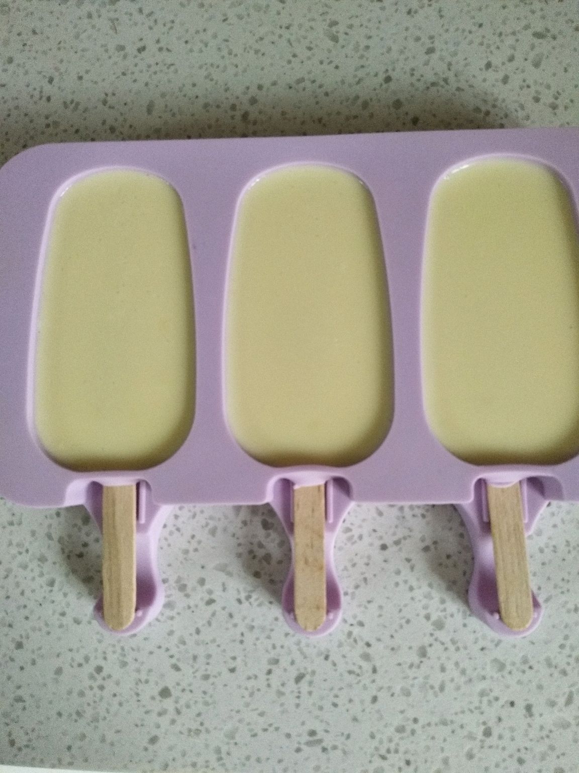水果拼盘冰淇淋怎么做_水果拼盘冰淇淋的做法_微微0214_豆果美食