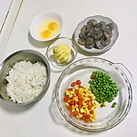 #换着花样吃早餐#虾仁菠萝炒饭（凤梨炒饭）的做法图解1