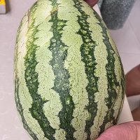 #在夏日饮饮作乐#炼乳美味冰西瓜的做法图解1