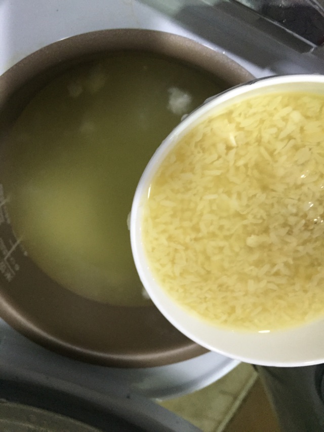 电饭锅懒人甜酒鸡蛋#蛋酒（丰胸，产后下奶）的做法图解2