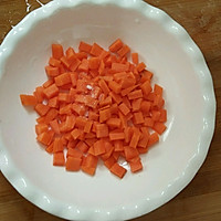 胡萝卜玉米青豌豆的做法图解3