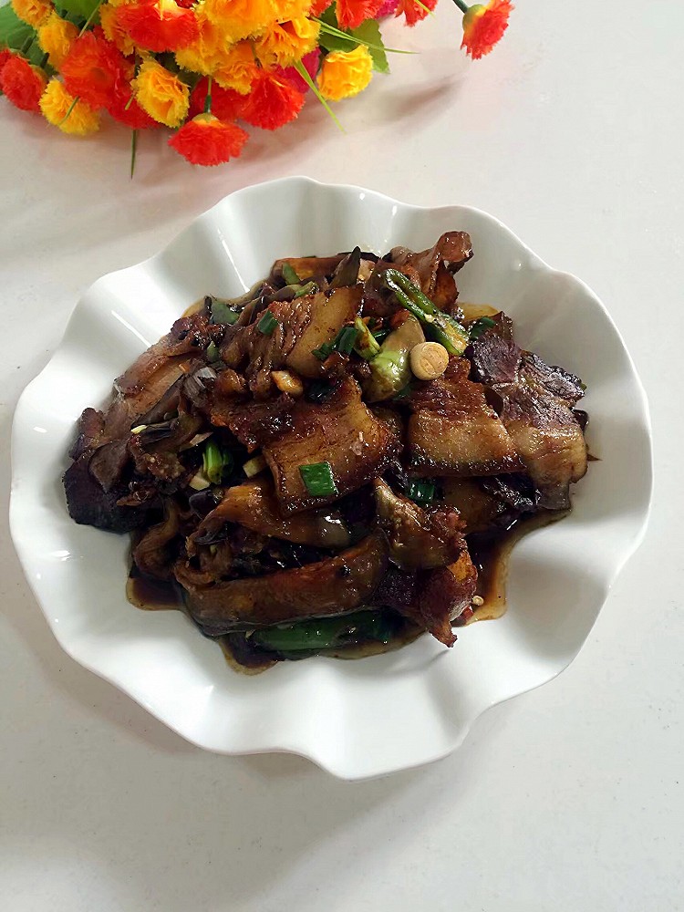 茄子尖椒炒肉的做法