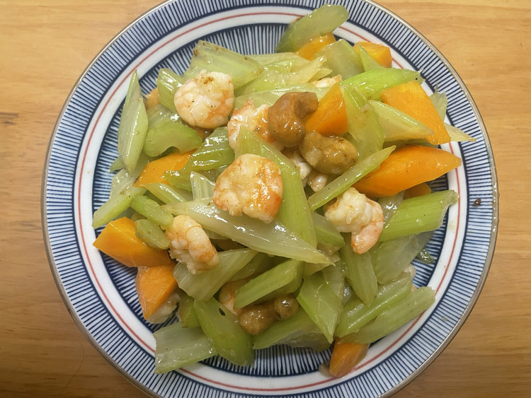 孕妈妈爱吃-西芹腰果虾仁的做法