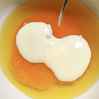 柔软绵密口感，舒芙蕾欧姆蛋是早餐里面很温柔的一个的做法图解1