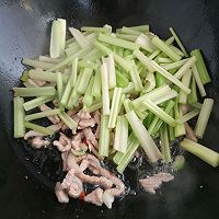 芹菜熏干炒肉片的做法图解5