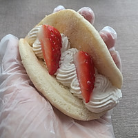 草莓抱抱卷的做法图解15