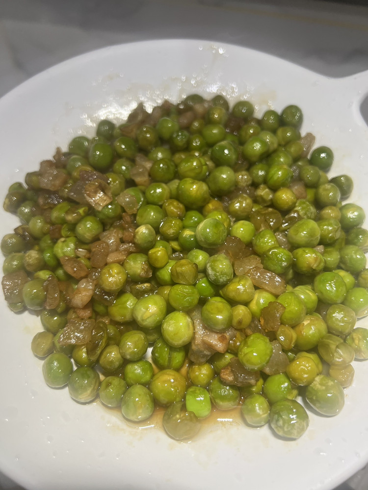 腊肉炒豌豆的做法