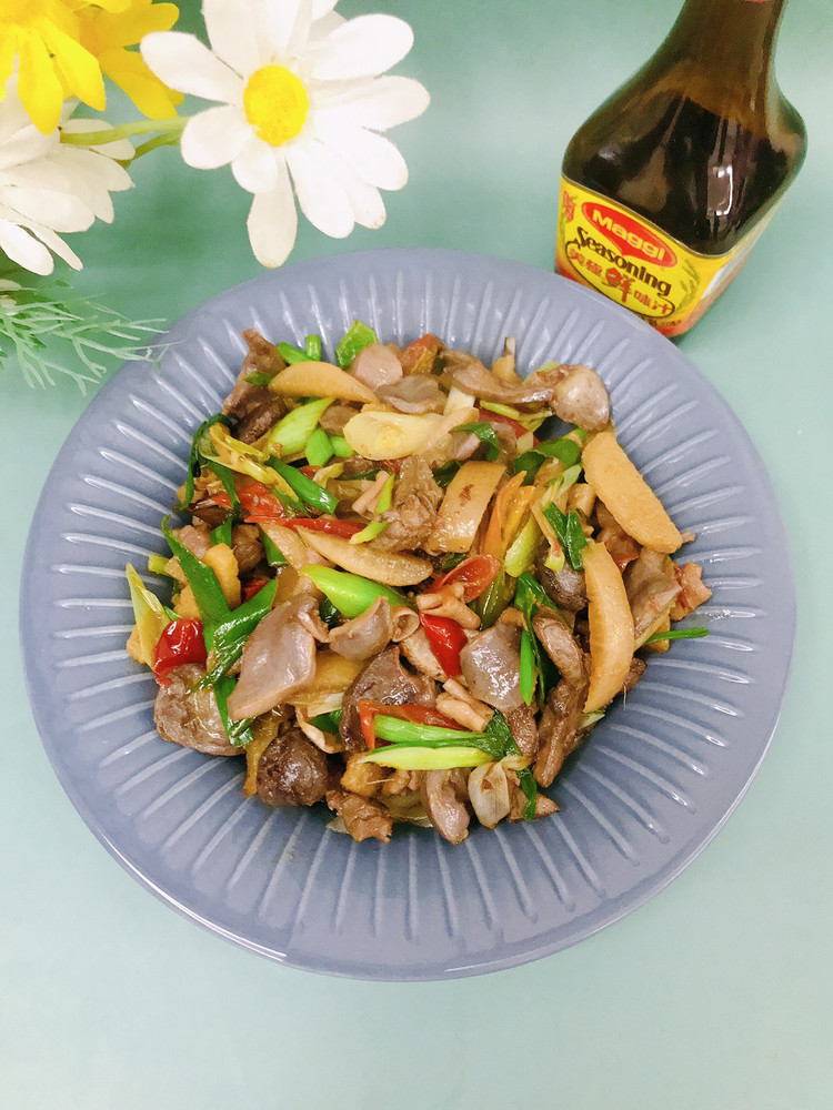 美极泡菜炒鸡杂的做法