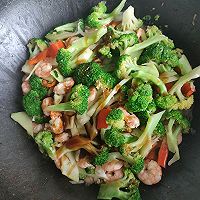 西兰花炒虾仁的做法图解9