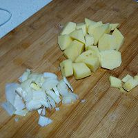 红烧鸡腿炖土豆的做法图解1
