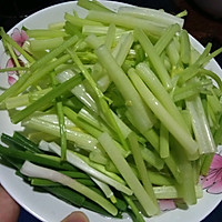 芹菜炒肉的做法图解3