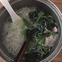 瘦肉菠菜汤米粉