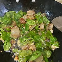 青椒炒腊肉的做法图解5