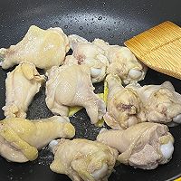 #葱伴侣豆瓣酱能蘸善炒#蜜汁玉米鸡腿煲的做法图解3