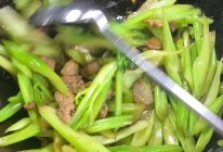 家常菜：芹菜炒肉的做法