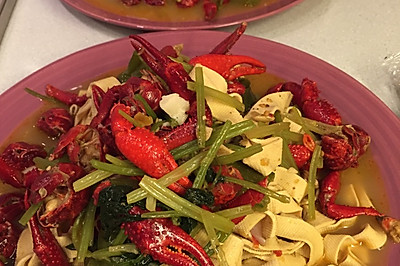 蒜香豆皮小龙虾