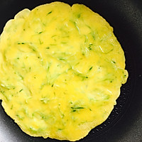 黄瓜蛋扇饼➕三色藜麦小米红枣粥的做法图解5