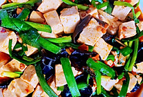木耳炖豆腐的做法