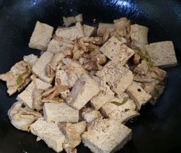 冻豆腐炖肉 适合疫情期间的快手菜的做法