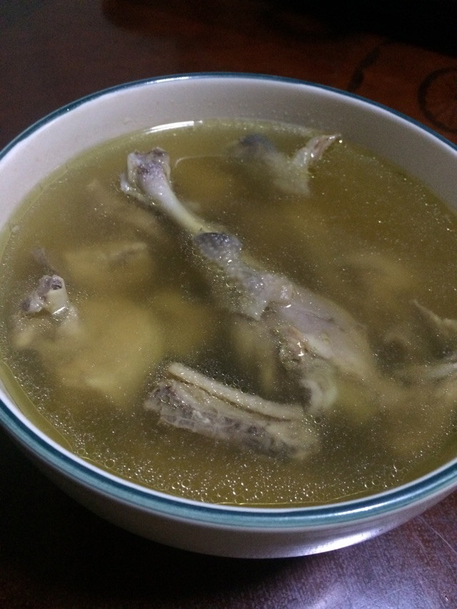 虎尾轮炖鸡汤的做法