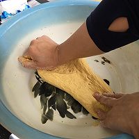 不用面包机的～软欧包的做法图解4