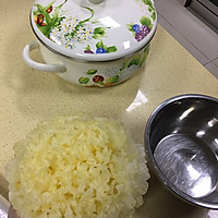 美味鲜银耳甜汤！的做法图解1