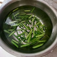 芹菜拌花生米的做法图解7