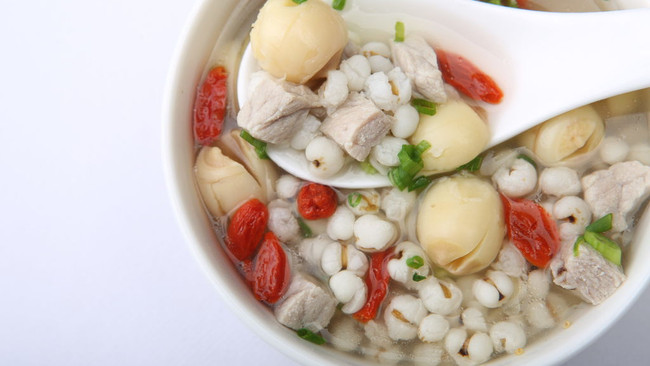 #简单美食#之莲子薏米健身汤的做法