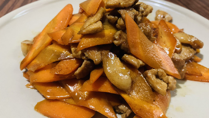能让孩子吃三碗饭的家常版胡萝卜片炒肉