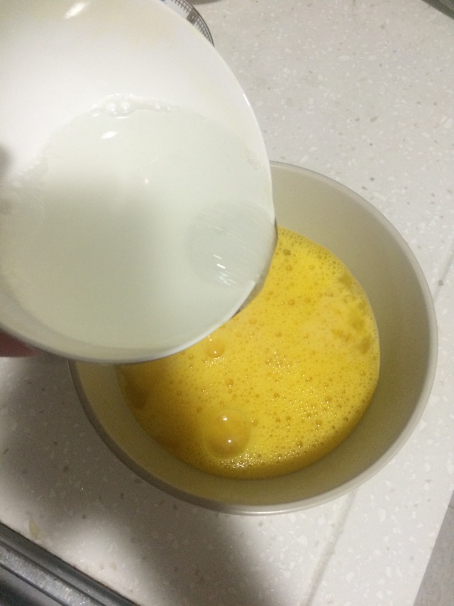 松茸虾仁蒸蛋的做法图解3