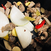 西红柿牛腩汤的做法图解1