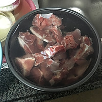 土茯苓坑罗扁豆猪骨汤的做法图解3