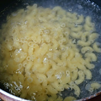 脆炸芝士通心粉（附自制面包糠做法）的做法图解1