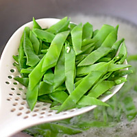 #舌尖上的乡村同款美食#鲜翠可口的眉豆鸡肉小炒的做法图解8